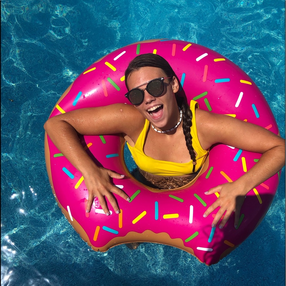 Meet your Posher, Avery